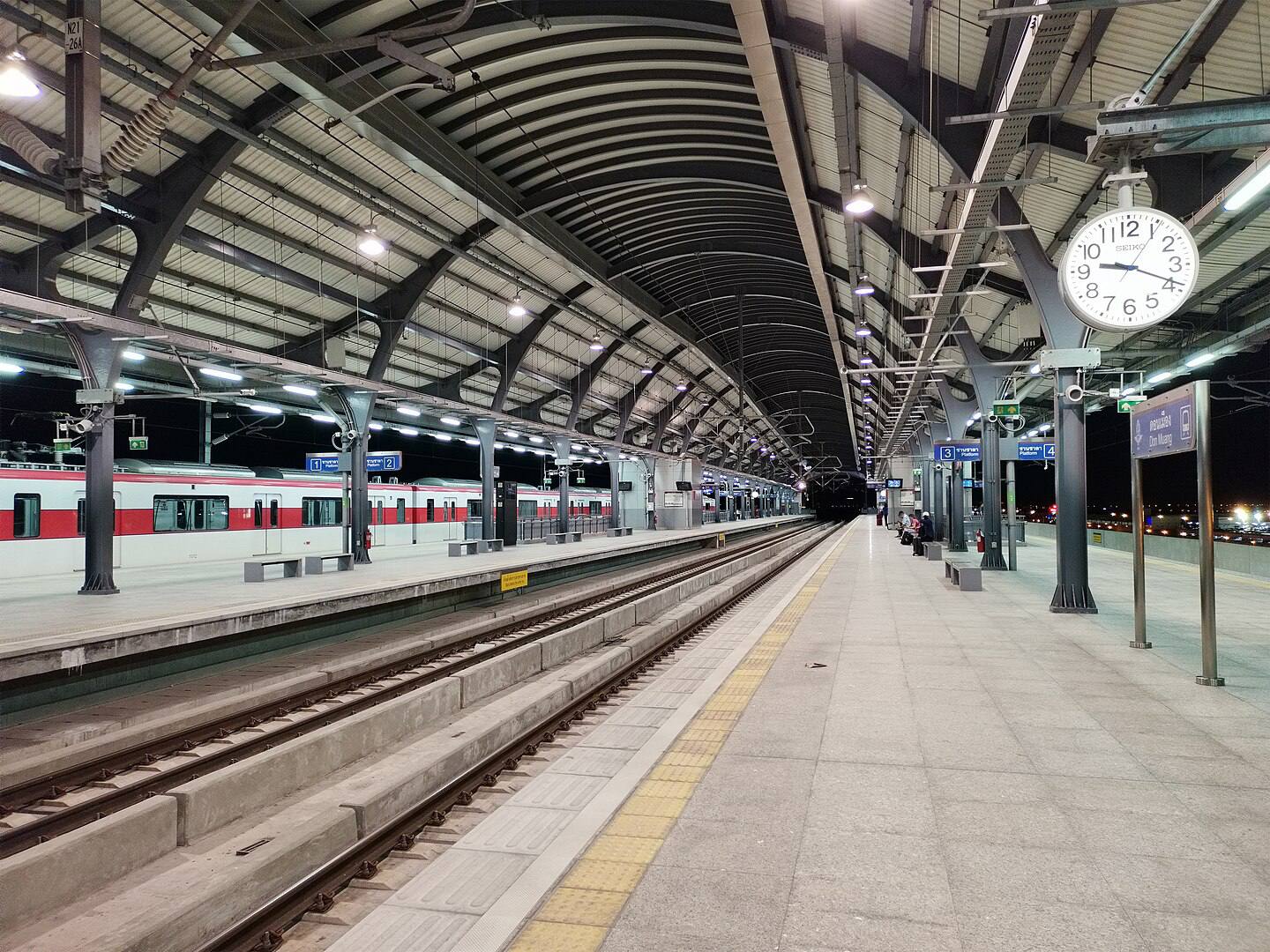 Travel to Talatmai Don Mueang